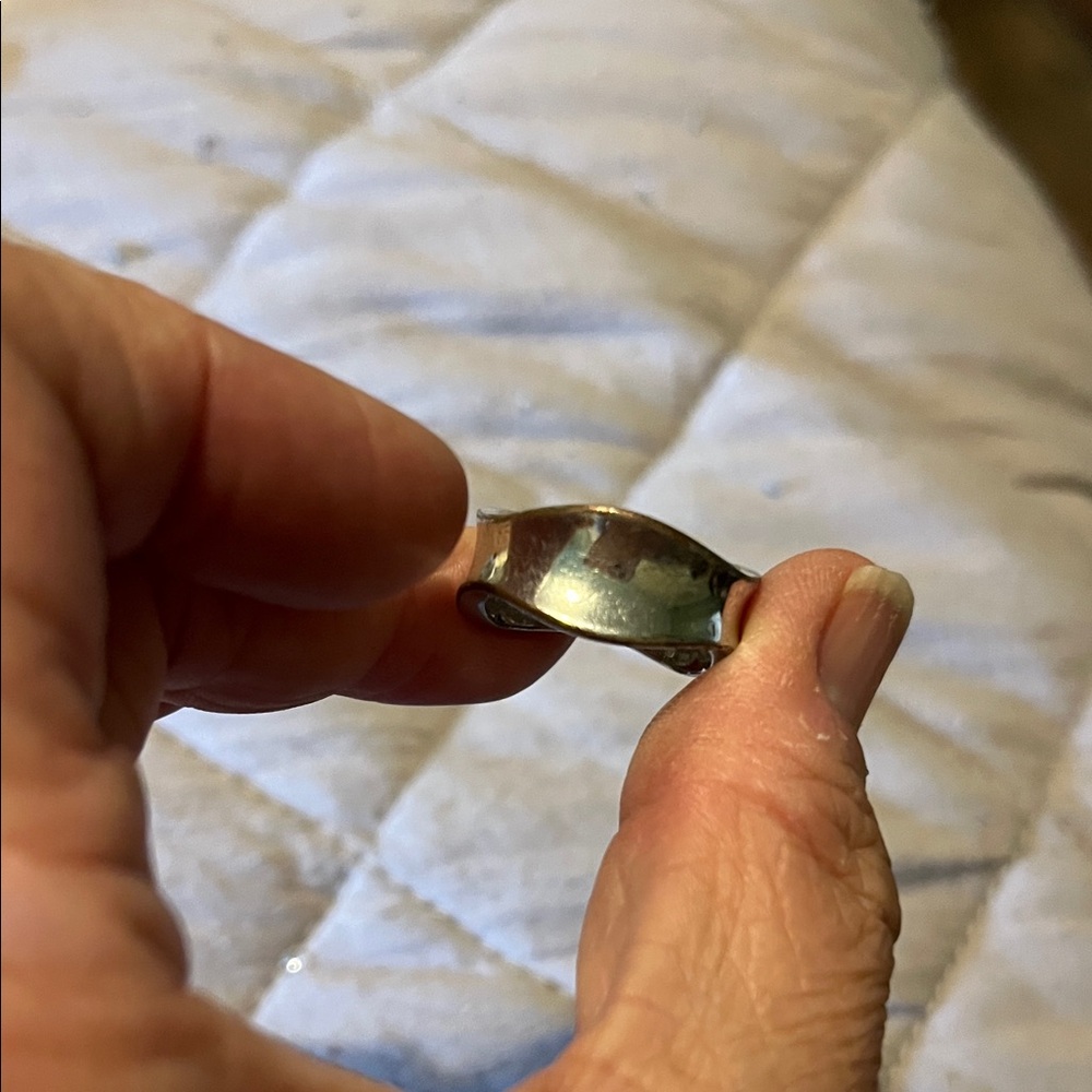 Lia Sophia size 8 Silver wavy Band Ring